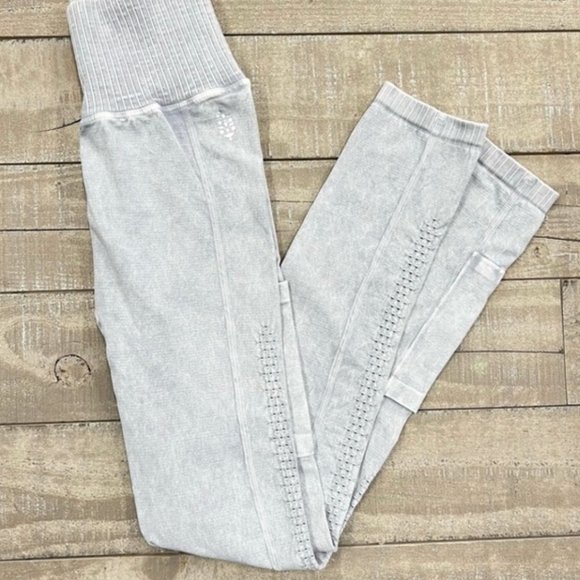 High-Rise 7/8 Good Karma 2-Pocket Leggings - Picture 5 of 6